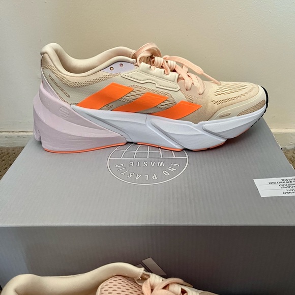 Size 8 Adidas in peach and light pink - Picture 6 of 6